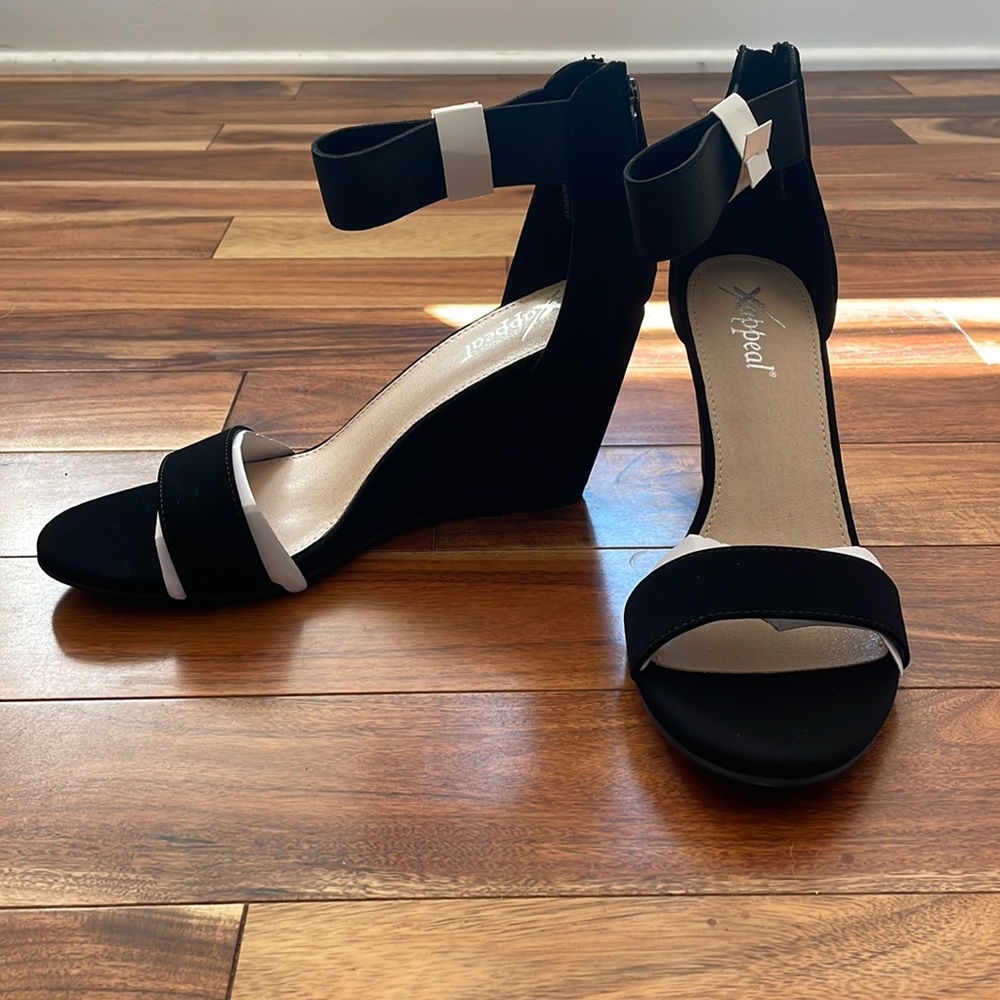 NIB black wedges